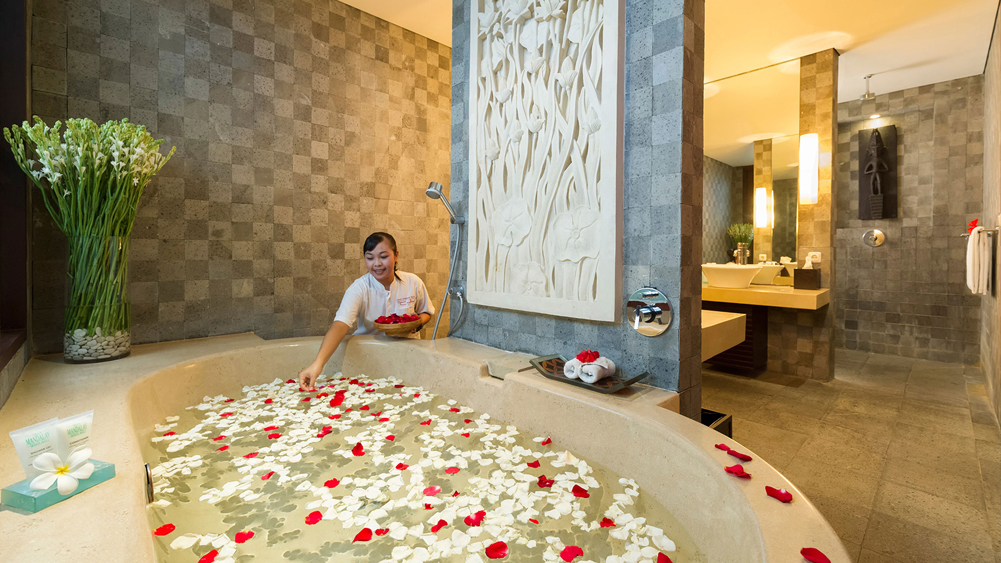 Villa Mandalay - Right side master bathroom